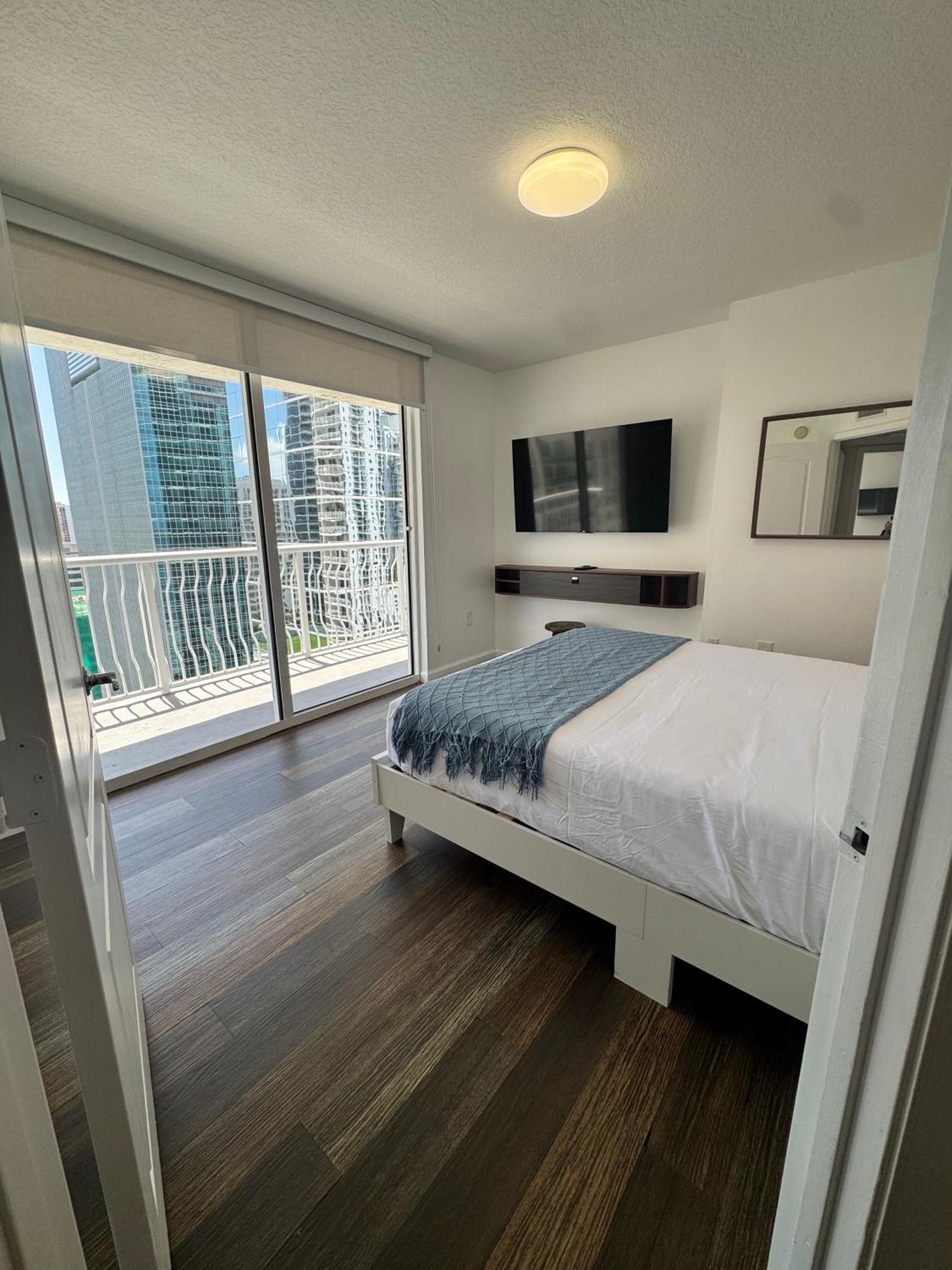 Brickell 2 Bedroom In The Heart Of Apartment *